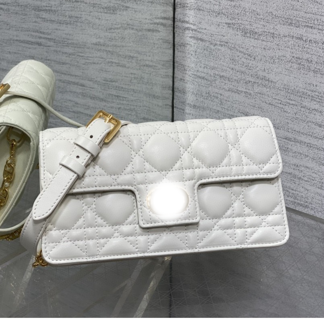 Elegant Pearl Chain Designer Handbag – Luxury Lambskin Shoulder Bag with Classic Quilted Texture (21×11.5×4.5 cm)