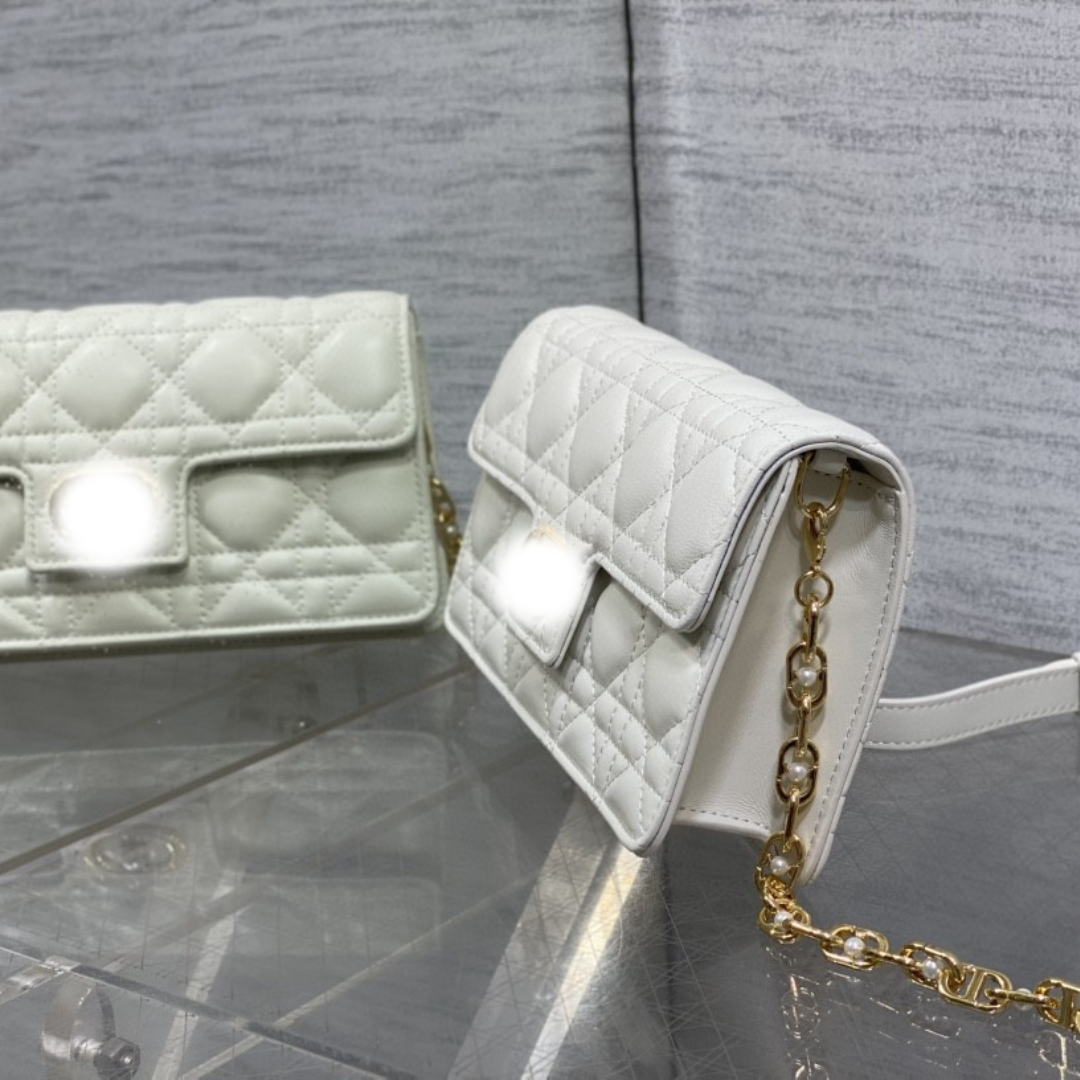 Elegant Pearl Chain Designer Handbag – Luxury Lambskin Shoulder Bag with Classic Quilted Texture (21×11.5×4.5 cm)