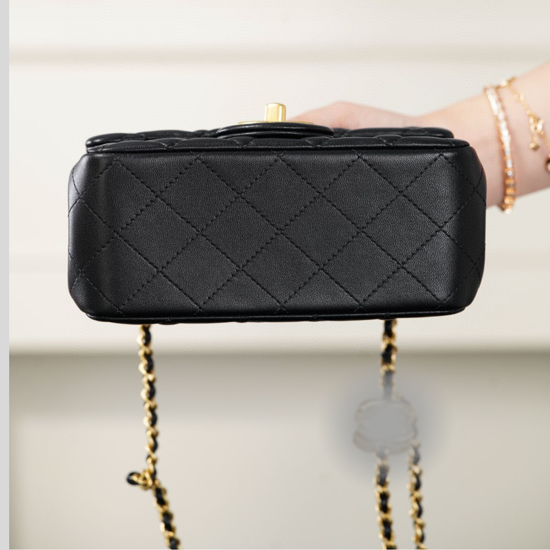 Luxury Quilted Chain Shoulder Bag – Adjustable Strap, Compact & Elegant – Black Lambskin Finish