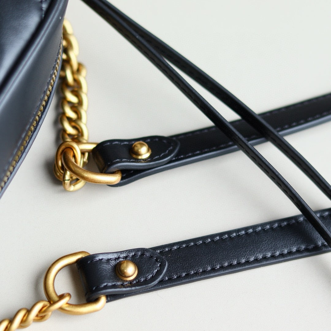 Elegant Quilted Leather Camera Bag – Chic Designer-Inspired Crossbody for Women (18 x 12 x 6 cm)