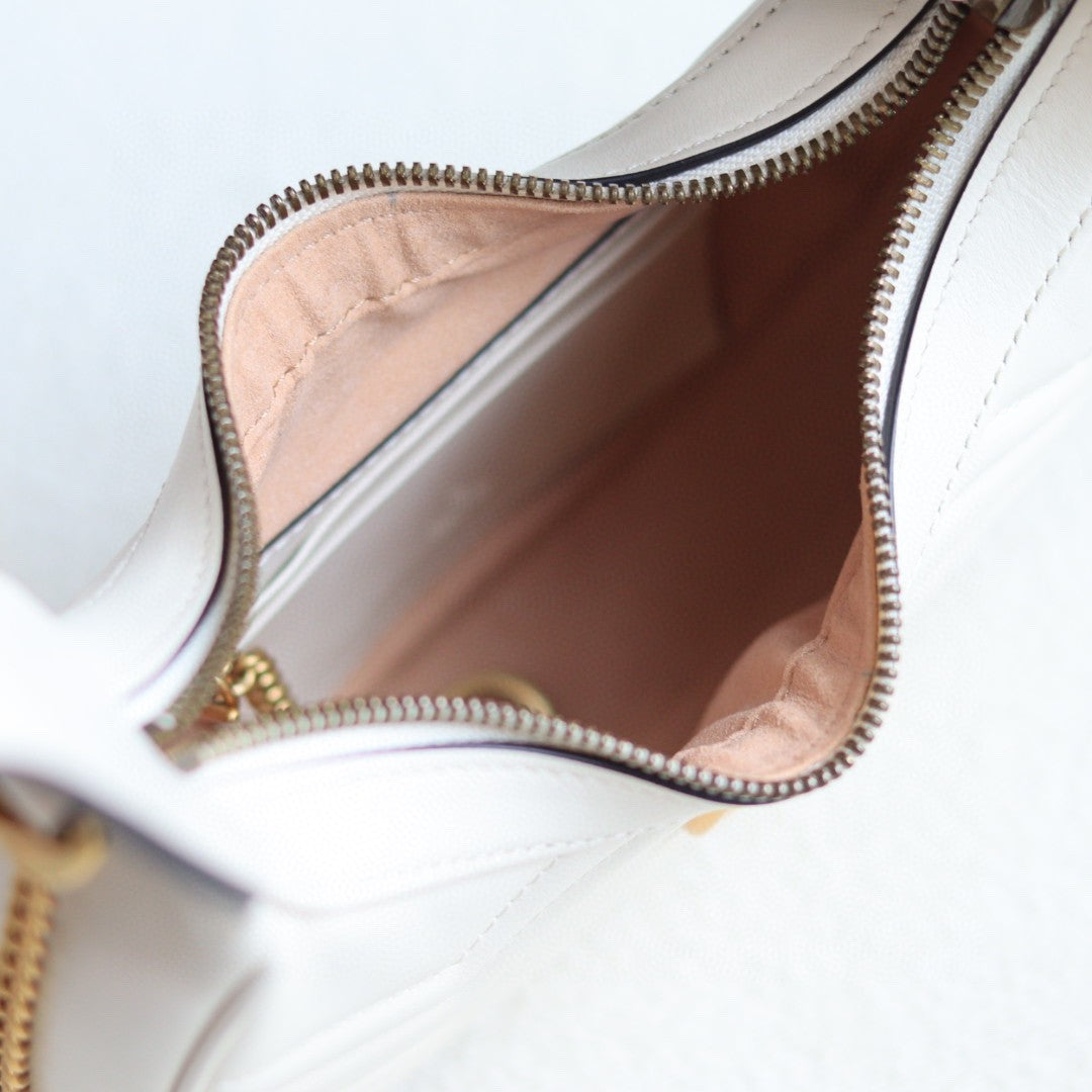 Luxury Crescent-Shaped Embroidered Leather Shoulder Bag – Elegant Designer-Inspired Handbag (21.5 x 11 x 5 cm)