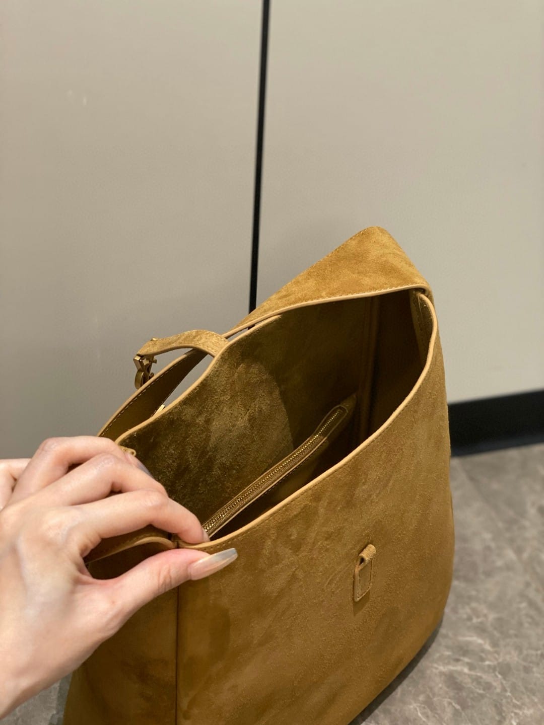 Luxury Suede Hobo Handbag – Large Soft Tote Shoulder Bag for Women (30×31×13 cm)