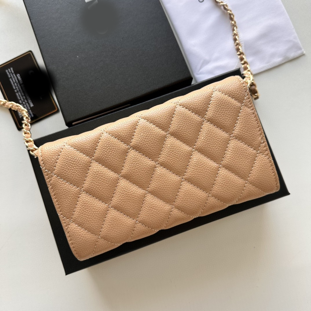 Luxury Women's Designer Shoulder Bag – Quilted Leather Crossbody, Elegant Chain Strap, 18×10.5×3.5 cm"