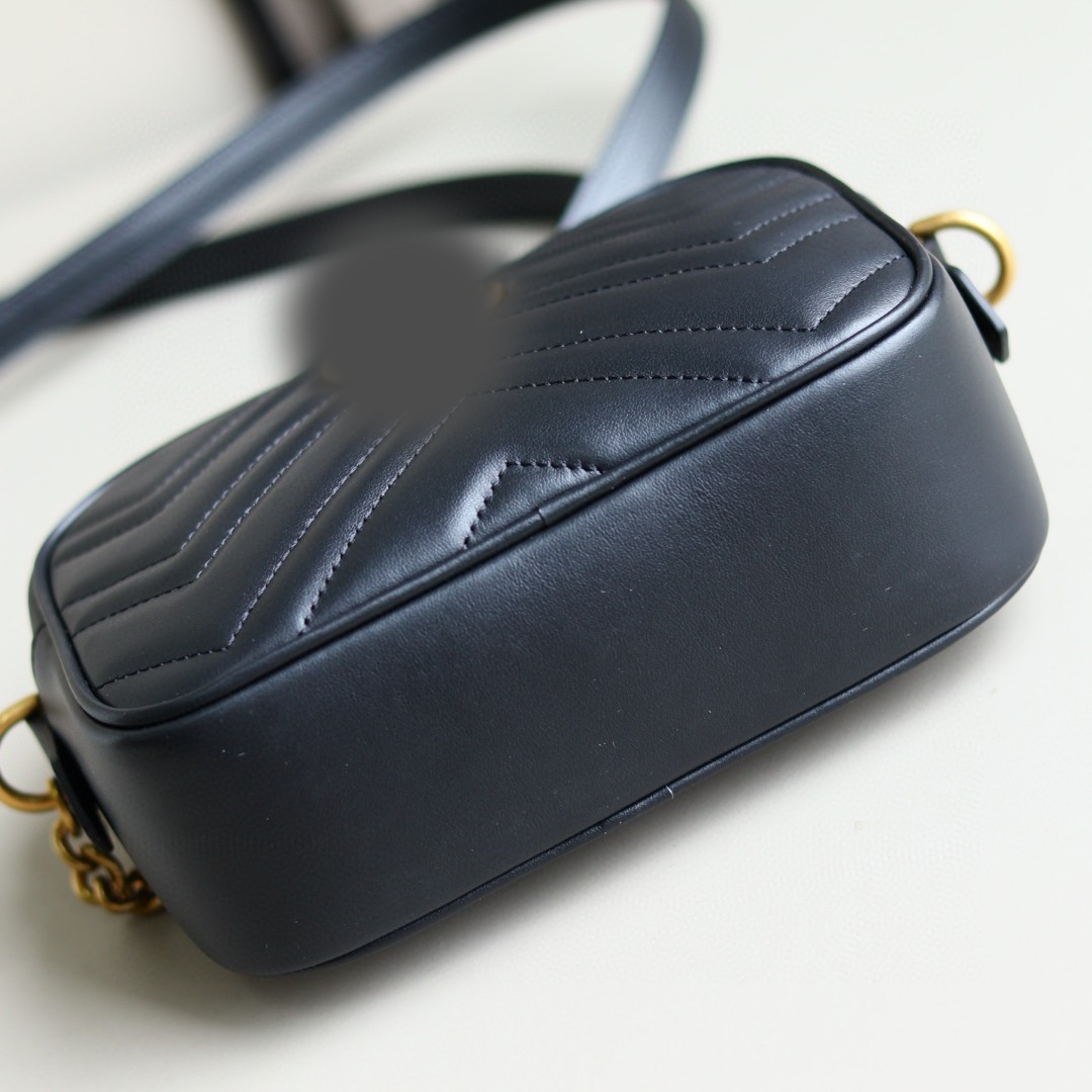 Elegant Quilted Leather Camera Bag – Chic Designer-Inspired Crossbody for Women (18 x 12 x 6 cm)